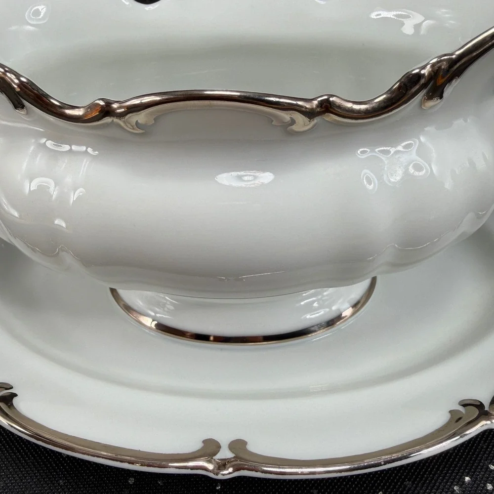 Hutschenreuther Selb Bavaria Pasco The Revere Gravy Boat Platinum Trim 8045 VTG
